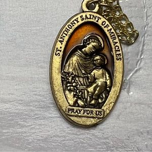 vintage gold tone Saint Anthony medal pendant necklace on card Christian